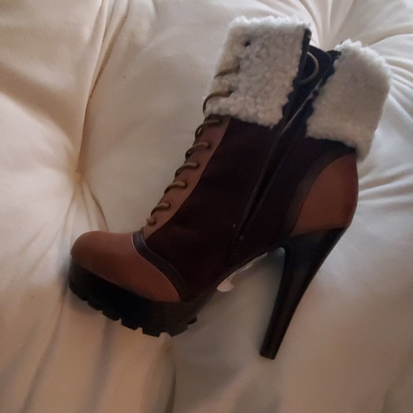 Boots - Picture 3 of 3